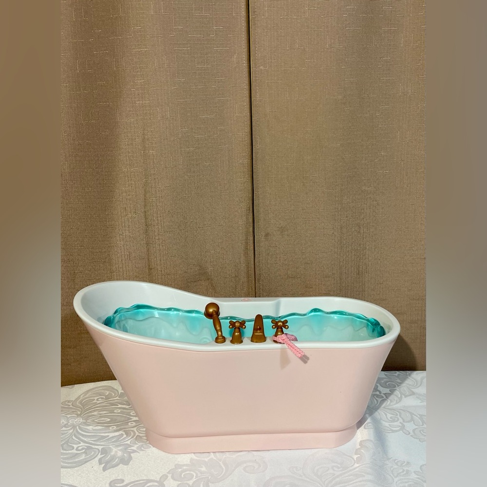 Madame Alexander Doll with Pink Pajamas and Our Generation Bubbly Bathtime set - Picture 6 of 10